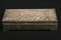 Gümüş,  yüzeyi kabartma kalem işi  mücevher kutusu. 900 Ayar damgalı. 21,5x11cm