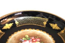 Limoges imzalı, bronz aplikeli, kulplu,  porselen el boyaması centerpiece  tabak. . Boyu kulp dahil: 37cm. Çapı: 30cm. Y:12cm.