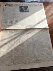 Cumhuriyet Gazetesi - 11 Ocak 1960 - İsmet İnönü'nün Bursa'da Yaptığı Konuşma - İsmet İnönü Bursa CHP İl Kongresine Giderken Fotoğraf - Başbakan Adnan Menderes İsmet İnönü'nün Basın Ve Saidi Nursi Hakkında Söylediği Sözlere Cevapları Verdi - Hükümetin Saidi Nursi İle Alakalı Bir Kararı - Yeni Sabah Gazetesinin Resmi İlanları Kesildi - Fenerbahçe Galatasaray'ı 64 62 Yendi Fotoğraf - CHP'den İstifa Eden Atıf Topaloğlu Demokrat Parti'ye Girdi - Lapçin Vesaire Yazan Burhan Felek Köşe Yazısı - Meşhur Tiyatro Yazarı Paul Arnold İstanbul'da - Kanserin Yeni Bi Bir Tedavi Usulü - Mevlana Müzesini Bir Yılda 342.561 Kişi Ziyaret Etti - Alaman Kaşığı Yazan Fakir Baykurt - Şehir Tiyatrosu Hamlet - Karaca Tiyatrosu Salıncakta İki Kişi Piyesi - Spartak Beşiktaş'ı Dün 2 1 Mağlup Etti Fotoğraf - Fenerbahçe Göztepeye Puan Verdi 0 0 - Can Bartu Fevkalade Oynadı Ordu Takımı Lucerneyi Yendi - Nuh'un Ankara Makarnası - ÇBS Boya - John Haynes İngiltere'de Yılın Futbolcusu Seçildi - Şahane Macera Filmi