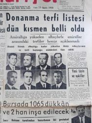 Cumhuriyet Gazetesi - 29 Ağustos 1958 - Hazine Hissesi Kaldırılmıyor - Donanma Terfi Listesi Dünya Kısmen Belli Oldu - Faik Taluy Hayri Bars Fotoğraf - İstanbul Emniyet Müdürlüğüne Tayin Edilen Gümüşhane Valisi Faruk Oktar - Sirkeciden Kazlıçeşmeye Sahil Yolu Cumhuriyet Bayramı'nda Açılıyor - Büyük Bir Tıbbi Ecza Kaçakçılığı - Tiyatrolarımız Hakkında Yeni Karar Ve Tasavvurlar - NATO Başkomutanı General Nostad'ın Ankara ve İzmir'de Teftişleri Fotoğraf - Yılanların Öcü Yazan Fakir Baykurt Yazı Dizisi - Türkiye İş Bankası Şehzadebaşı Şubesi Açılıyor - 500 Sihirbaz Viyana'da Toplandı - Ala Geyik Yazan Yusuf Karataylı Çizen Sezgin Burak - Fenerbahçeli Naci Erdem Hiçbir İhtilafım Yok Dedi - İstanbulspor Galatasaray Maçı İçin Kampta - 1500 Metre Dünya Rekorunu Avustralyalı Herb Elliott Kazandı