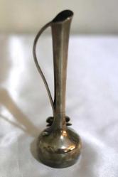 Gümüş kaplama, kuğu formunda fiyonglu karanfillik. Y:18 cm.