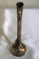 Gümüş kaplama, kuğu formunda fiyonglu karanfillik. Y:18 cm.