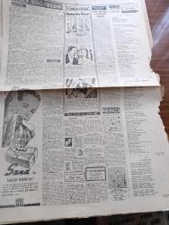 Cumhuriyet Gazetesi - 19 Kasım 1956 - Macaristan'a 200 Bin Rus Askeri Daha Giriyor - Sovyet Askerleri Peşte Sokaklarında Da Kızlara Tecavüze Başladılar - Mısır Birleşmiş Milletlerden Kanalı Temizlenmesini İstedi - Bağdat Toplantısı - Ada Rumları Hammarskjöld'ü Davet Ettiler - Olimpiyat Kafilemiz Bugün Gidiyor - Yanlış Okunan İki Kitabe Yazan Behzat Butak - Haftalık Radyo Programı - İmparator Öjeni Yazan Alain Decause Yazı Dizisi - 1956 1957 Yunus Nadi Mükafatı Şiir Müsabakası - Pazartesi Konuşmaları Yazan Bedri Rahmi Eyüboğlu - Sovyetler Birliği Komünist Partisi Birinci Sekreteri Nikita Hrutçef Batıya Tekrar Hakarette Bulundu - Kararda Mantık Payı Yazan Burhan Felek Köşe Yazısı - Otobüslerin Yeni Hareket Tarifeleri - İzmir'de Bir Amerikalı Çavuş Bir Kıza Tecavüzden Sanık - Galatasaray 3 Beyoğluspor 1 - XVI. Olimpiyat Oyunları - Celal Atik Yaşar Doğu Ve Hüseyin Erkmen Fotoğraf - Fenerbahçe Güneşi 3 0 Yendi