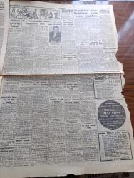 Cumhuriyet Gazetesi - 19 Kasım 1956 - Macaristan'a 200 Bin Rus Askeri Daha Giriyor - Sovyet Askerleri Peşte Sokaklarında Da Kızlara Tecavüze Başladılar - Mısır Birleşmiş Milletlerden Kanalı Temizlenmesini İstedi - Bağdat Toplantısı - Ada Rumları Hammarskjöld'ü Davet Ettiler - Olimpiyat Kafilemiz Bugün Gidiyor - Yanlış Okunan İki Kitabe Yazan Behzat Butak - Haftalık Radyo Programı - İmparator Öjeni Yazan Alain Decause Yazı Dizisi - 1956 1957 Yunus Nadi Mükafatı Şiir Müsabakası - Pazartesi Konuşmaları Yazan Bedri Rahmi Eyüboğlu - Sovyetler Birliği Komünist Partisi Birinci Sekreteri Nikita Hrutçef Batıya Tekrar Hakarette Bulundu - Kararda Mantık Payı Yazan Burhan Felek Köşe Yazısı - Otobüslerin Yeni Hareket Tarifeleri - İzmir'de Bir Amerikalı Çavuş Bir Kıza Tecavüzden Sanık - Galatasaray 3 Beyoğluspor 1 - XVI. Olimpiyat Oyunları - Celal Atik Yaşar Doğu Ve Hüseyin Erkmen Fotoğraf - Fenerbahçe Güneşi 3 0 Yendi