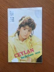 ŞARKICI CEYLAN'IN ''BIRAKMAM SENİ'' ALBÜMÜNÜN KASET KARTONETİ (ÖN YÜZÜDÜR) - (KÜÇÜK CEYLAN, CEYLAN AVCI) - 10 x 6,5 cm EBADINDA