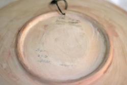İznik motifli, el boyaması, sanatçı imzalı  Kütahya  porselen  tabak. haliyle. Tamir görmüştür. Ç:30 cm