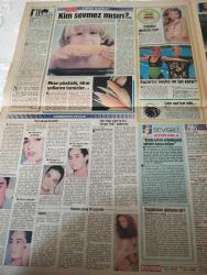 15 Ağustos 1990-yeni kelebek-her kadın yılda bir kez-naylon çorap 50 yaşında-yasemin koşala bir haller oldu-emel sayın-çorabın kaçmaması için-evlilik ateşten gömlek-yuva kurmanın askeri maliyeti 27 milyon-dondurma çocuk dostu-atilla oymak-meltem doğanay-parlak makyaj-kim sevmez mısır'ı-süpermarket-hanımlar pembeleşiyor-egzersiz başka ne işe yarar-çalar saat icadı oldu-belirgin ve çarpıcı gözler-sevgili Güzin abla-hayat bir romandır-yaman okay-melih akalın-mavi büyüyor-gıdalarda ki madensel tuzlar-bizimkiler-trt'nin dört derdi-sesi denetimi deldi sıra gögüslerinde-ölüm tuzağı-muş düğünü-gençliğin tatlı sesi-robotman-eğlence