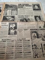 KELEBEK-HÜRRİYETİN OKUYUCULARINA ARMAĞANDIR -27 Şubat 1985-yılın altın sanatçıları- inşaat mühendisi Erdoğan berker-altın kelebek-türk sanat müziği-samime sanay-erkekleri üzerine iddia-almanya'nın Düsseldorf kenti-güzeli Türkiye'de bulun-faruk tınaz-altın plak-esir kampı-biraz da eğlence-ali Poyrazoğlu-hadi çaman-Amerika yale üniversitesi-vurun kahpeye-Halide Edip adıvar-fatma girik-memduh ün-muhteşem demirağ-salih kırmızı-nevin aypar-ahmet evin tan-sırrı elitaş-gani turanlı-safa Önal-Mesut çakarlı-Zeki alpan-süheyl eğriboz-yener çakmak-aşk yuvası huzur yuvası oldu-belediye başkanının mutluluk jesti-kapalı bucağı belediye başkanı-püf noktası-yumurtalı köfte-günlük falınız-günlük dalga-dudak boyamak bir sanattır-saten ipek'e fiyat farkı ile galip-keşke atlet olsaydım-fosforlu cevriye-hümeyra-ahmet mekin-toto Karaca