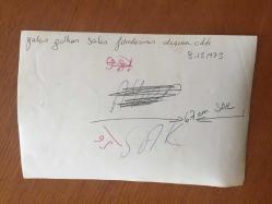 YEŞİLÇAM'IN UNUTULMAZ OYUNCUSU YALÇIN GÜLHAN'IN ORİJİNAL FOTOĞRAF - 18 x 12 cm EBADINDA - YALÇIN GÜLHAN BİR FİLM SAHNESİNDE TABANCA ÇEKERKEN, 1973