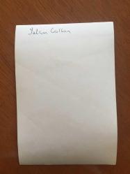 YEŞİLÇAM'IN UNUTULMAZ OYUNCUSU YALÇIN GÜLHAN'IN ORİJİNAL FOTOĞRAF - 18 x 12 cm EBADINDA - YALÇIN GÜLHAN FİLM ÇEKİMLERİNDE SET ARASINDA BEKLERKEN, 1970'LER