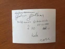 YEŞİLÇAM'IN UNUTULMAZ OYUNCUSU YALÇIN GÜLHAN'IN ORİJİNAL 2'Lİ FOTOĞRAF SETİ - 12 x 9 cm EBADINDA - YALÇIN GÜLHAN ve OYA PERİ ''YANLIŞ NUMARA'' İSİMLİ FOTOROMANDA AYNI KAREDELER, 25 ARALIK 1980