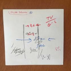 AYLA DİKMEN'İN ORİJİNAL FOTOĞRAFI - 13 x 12 cm EBADINDA -AYLA DİKMEN KADIN DİNLEYİCİLERİNİN ÖNÜNDE ŞARKI SÖYLEYİP POZ VERİRKEN ÇEKİLMİŞ GÜZEL BİR FOTOĞRAF