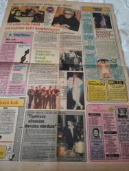 Kelebek Hürriyetin Kadın Okuyucularına Armağanıdır -27 Ocak 1982-monaco sarayının yüzü gülüyor -caroline evlenmeye karar verdi-Kader onları böyle bağladı-kamil başaran-eşini telefon tutu oynayarak buldu-ceza korkusu insana neler yaptırıyor-gönül Alpay çamaşırlarını salonda kurutuyor-ojenizin rengini doğru seçin-hareket canlandırır-seni seviyorum-recep kaymak saç çizgi Selda tosun-arda özkan-nilüfer'e sahne yasak-ölüm bu sesi-ahu tuğba-çevrelerden yapılan panolar duvarları süslüyor-üzümlü kek- milyöf hamuru-karşınızda kıvırcık bilgin-tıp merkezi büyükelçi-ekranda basketbol kıyafeti-bütün çocuklar benim çocuğum-73 yaşında hala çocuklar için koşturuyor-1 yılı hatırlamak-tiyatrocu olmasan davulcu olurdum-şener Şen