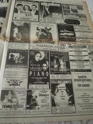 Hürriyet Kelebek Gazetesi-29 Aralık 1993-yılın acı özeti-sıcağı sıcağına-kocalara zam-eda özülkü-süper shopping devri-amerika ve avrupa'da-sanatçılar da annedir-ahu tuğba-hasan yılmaz-bomba kurban kestirdi-baklavalı turist soygunu-ali talip özdemir-recep Koç-Ali zengin-gülay atığ-altan Öymen renk vermiyor-nerede eğlenelim-metro yarı yolda-taksim Levent hattı-selahattin içli günü-modanın geleceği-yeni yılda her şey yepyeni-güzel abla-tamam mı devammı-Ergin otomotiv-önünde iki seçenek vardı-anlaşamıyoruz-rüstem batum-uzay komandosu-gazino eğlencesi-bizim kanaldan söz arıyor-noel ana yorgun düştü-yılbaşı çekimleri sürüyor