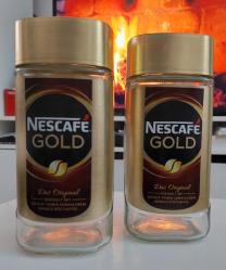Nescafe Gold Orijinal Granül Kahve 200 gr'lık. 2 Adet Boş Kavanoz. Nestle Deutschland Menşeli. 2012 Üretim. 8x19 cm. Altın Renk Temalı, Kavanoz + Kapak ve Üzerindeki Marka Etiketleri Mükemmel Durumdadır. Koleksiyondan.