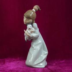 VINTAGE LLADRO HAND MADE IN SPAIN , KUCAĞINDA KEDİSİ KIZ ÇOCUK PORSELEN BİBLO