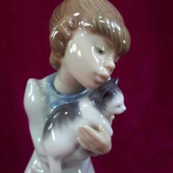 VINTAGE LLADRO HAND MADE IN SPAIN , KUCAĞINDA KEDİSİ KIZ ÇOCUK PORSELEN BİBLO