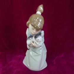 VINTAGE LLADRO HAND MADE IN SPAIN , KUCAĞINDA KEDİSİ KIZ ÇOCUK PORSELEN BİBLO