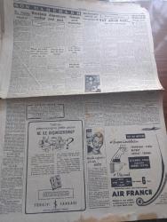 Cumhuriyet Gazetesi - 29 Nisan 1957 -  Fethiye'de Dün De Biri Çok Şiddetli Üç Zelzele Oldu - Doktor Fazıl Küçük Kıbrıs'ın Taksimi Şarttır Dedi Fotoğraf - Başbakan Adnan Menderes Harabe Fethiye'den Yepyeni Bir Kasaba Doğacak Dedi - Amerika Askeri Kuvvetlerin Kısılmamasını İsteyecek - Beşiktaş Ligde Beşinci Oldu Fotoğraf - Kuyrukluyıldız İstanbul Ve İzmir Göklerinde Görüldü - Sanatkar Leyla Gencer Dün Ankara'ya Geldi Fotoğraf - 23 Nisanın Milli Eğitimdeki Yeri - Kırkıncı Oda Yazan Peride Celal Yazı Dizisi - Hukuk Bakımından Şehir Ve İmar İşlerimiz Yazan Ordinaryüs Profesör Doktor Sıddık Sami Onar köşe Yazısı - 2 Jet Uçağımız Suriye Üzerinde Uçmuş - Pazartesi Konuşmaları Yazan Bedri Rahmi Eyüboğlu Köşe Yazısı  - Nuh'un Ankara Makarnası - Galatasaray Mülkiyeliler Birliğine 57 54 Yenildi - Fenerbahçe Mi Kazanacak Galatasaray Mı Yazan Bedri Gürsoy - Milletlerarası İstanbul Voleybol Turnuvası Cuma Günü Başlıyor - Basketbol Hakemi Asım Güngör Evlendi - Krem Pertev - Buğday Bankası