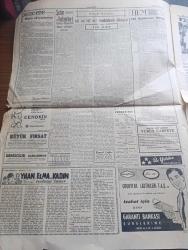 Cumhuriyet Gazetesi - 28 Ocak 1963 - Kaliteli İnsanlar Buhranı Yazan Feridun Ergin Başmakale - Trakya Açlık Tehlikesi İle Karşı Karşıya Bulunuyor -  İsmet İnönü Kış Dolayısıyla Bütün Vazifelileri Dün Çalışma Seferberliğine Davet Etti - Kardan Kapanan Yollar Fotoğraf - İran'da Halk Reformlar İçin Yapılan Referanduma %80 85 Evet Dedi - Milli Türk Talebe Birliği Kongresinde 70 Polis Hazır Bulundu - Gençler Kıbrıs İçin Yürüyüş Yaptılar - Bizim Okuyucumuz Yazan İlhan Selçuk - Akıl Hastalarının Dergisi Yazan Cevat Fehmi Başkut - Kennedy Yeraltı Nükleer Denemeleri İçin Şartlı Olarak Tehir Kararı Aldı - Volvo - Dior İlkbahar Yaz Modelleri - Zavallı İstanbul Yazan Burhan Felek - Bay Oscar Karikatür - Fenerbahçe İstanbulspor'u Rahat Mağlup Etti Fotoğraf - Milan 1 0 Mağlup - Beyoğluspor Karagümrük'ü  Yendi Fotoğraf - Sporda Doping -  Avrupa Şampiyon Kulüpler Voleybol Turnuvası İçin Galatasaray İle Karşılacak Rapid Geliyor - Spor Toto Neticeleri -  Nestle Muhasebe Yardımcısı Arıyor - Aşk Dünyası