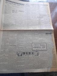 Cumhuriyet Gazetesi - 5 Mayıs 1942 - Eski Ve Yeni Dünya Yazan Yunus Nadi Başmakale - Kahraman Kara Ordumuz İçin Millet Meclisi Dün 30 Milyon Lira Daha Tahsisat Kabul Etti - Millî Müdafaa Vekili Korgeneral Ali Rıza Artunkalla Ve Dahiliye Vekili Faik Öztrak Fotoğraf - Esnaf Birlikleri Süratle Kurulacak - Kutup Denizinde Alman Filosu Bir İngiliz Kruvazörüyle 6 Şilebi Batırdı - Alman Denizaltılarından Bir Filo Fotoğraf - Japonların Bir İddiası Birmanyadaki İngiliz Ve Çin Kıtaları Zehirli Gaz Kullanmışlar -  Romanlarımız Sinekli Bakkal Yazan İsmail Habib - Kadın Ve Şeytan Başrolde Paulette Goddard Ve Bob Hope Lale Sinemasında - Maskeli İfritler Bu Akşam Sümer Sinemasında - Çapkın Kız Melek Sinemasında - Sızı Yazan Mükerrem Kamil Su Yazı Dizisi - Boşuna Öfke Yazan Burhan Felek - Finler Rus Esirlerine Fena Muamele Ediyorlarmış - Filmlerin Gümrük Resmi İndirilecek - Gözen Pudra - Bugünkü Radyo Programı - Kal Sabunları - Kızılay Cemiyeti Oyun Kağıtları