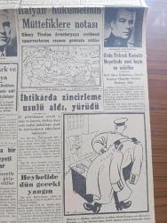 Cumhuriyet Gazetesi - 5 Şubat 1946 - İngilizin Dedikleri Yazan Nadir Nadi Başmakale - Güvenlik Konseyinde Dünkü Fırtına - Yunan Meselesi Etrafında Yapılan Münakaşalar Tam Yedi Saat Sürdü - Vichinsky Ve Bevin Dün Neler Söylediler - İtalyan Hükümetinin Müttefiklere Notası - Bir Kısa Seyahatin Notları Yazan Doğan Nadi - Cemal Nadir Karikatür - Güzel Sanatların Yayılma Ve Gelişmesi - Atom Bombasına Kurban Olacak Harp Gemileri - Şüpheli Zafer Lale Ve Ar Sinemasında - Aşk Ve Vazife Pek Yakında Elhamra Sinemasında - Belediye Sarayı Türk Mimarlarına Yaptırılacak - Amerikan Filmleri Ve Yerli Fimler - Miskinler Tekkesi Yazan Reşat Nuri Güntekin Yazı Dizisi - Güzeller Dikkat Edin Yazan Burhan Felek - Mareşal Stalin'in Telgrafı - Mualla Gökçay Tokatlıyan Salonlarında - Yeni Bar Beyoğlu İstiklal Caddesi - Bugünkü Radyo Programı - İstanbul Belediyesi Şehir Tiyatroları Dram Kısmında Cyrano De Bergerac