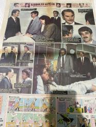 HÜRRİYET KELEBEK GAZETESİ DOĞUM GÜNÜ GAZETESİ - 27 ARALIK 1985 - Gülşen Bubikoğlu-Gülşen Bubikoğlu-Fikret Hakan-Neslihan Acar-Nermin Genceoğlu-Tezeren-Kemal Bey-Perihan Savaş-Tarık Tarcan-Suzan Avcı-Ganez Karyağdı-Aslıhan Atlıer-Eralp Film-Brodoğan Tunas-Tamer Yiğit-Hülya Avşar-Cüneyt Arkın-Nazan Ayas-Memduh Ün-Serdar Cem-Yılmaz Zafer-Nur Sürer-Suna Yıldızoğlu-Nurhan Nur-İlker İnanoğlu-Hayrettin Erden-Ayşer Beşinoğlu-Cemal Dündar-Gönül Tamer Gülşen’den Mozart modası-Büyük dantelyaka-Cepte köstek-Vazgeçemem-Üç Kadın-Acı-Sihirbaz-Spor aşısı-Yemek masasına yerleşme-Saçlarınızı rastgele kurulamayın-Aklınızda bulunsun-Rüyalar içinde-Memoyu korku sardı-Bay Carmeni tanıyalım-Ünlü aşklar-36 yıllık sevgi-Karın ağrıları-Ev kadınının rehberi-Güzellik sahnede başlar-Kaybolan gençlik-Günün adamı-Adile Teyze’den kuzucuklarına-Müziği hissedin Vazgeçemem-Aşk ve Kin-Üç Kadın-Bay Carmen-Kaybolan Gençlik