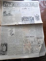 Cumhuriyet Gazetesi - 29 İkincikanun (Ocak) 1940 - Bitarafların İttifakı Yazan Yunus Nadi Başmakale - Milli Felaketimiz Karşısında İngiltere'nin Uzattığı Dost Eli - Balkan Antantı Konseyinin Toplanacağı Belgrad'dan Bir Manzara - İngiliz Askerleri Garp Cephesinde Radyo Dinliyorlar - Fenerbahçe Vefa Maçı Fotoğraf - Milli Şef İsmet İnönü'nün Memleket Seyahati - Roma imparatorluğunun Tarihi Hazineleri - Askerlik Bahisleri Yazan Abidin Daver - Maarif Vekili Hasan Ali Yücel Geliyor -  Zaza Filmi Pek Yakında Saray Sinemasında - Hindliler Geliyor Alkazar Sinemasında - İsa Miranda Ray Milland'ın Yarattığı Otel Emperyal Perşembe Akşamı Lale Sinemasında - Hungarya 8 Şişli 1 - Beşiktaş 4 Süleymaniye 1 - Galatasaray 6 Topkapı 0 - Çocuk Köşesi - General Weygand Şerefine Verilen Ziyafet -- Burla Biraderler - Singer Saat - Milli Piyango - Dolmabahçe Stadyumu İnşaatı