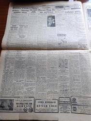 Cumhuriyet Gazetesi - 27  Ağustos 1953 - Amerikalılarla Mali Ve İktisadi Müzakereler - Yeni Amerikan Ankara Büyükelçisi Avra M.  Warren Şerefine Resmi Kabul Fotoğraf - Çanakkale Faciasının Dünkü Duruşması - Doğudan Röportajlar Röportajı Yapan Yaşar Kemal Yazı Dizisi - D.D.T. Mücadelesi Venezuela'da Ölüm Nisbetini Azalttı - İran'da Kızıllarla Mücadele Şiddetlendi - Türkiye İş Bankasının Yıldönümü Kutlandı -  Beyaz Köşkte Oturanlar Yazan Rikkat Köknar Yazı Dizisi - Rusya'da Stalin'in Yakınları Tasfiye Edilmeye Mi Başlandı Yazan Ömer Sami Coşar - Zeynep Kamil Doğum Evinin Temeli Dün Atıldı - Şehir Meclisinin Fevkalade Toplantısı Yazan Burhan Felek - Ses Sanatkarı Necmi Rıza Ahıskan İle Bir Mülakat Röportajı Yapan Şahap Balcıoğlu - Ankara İstanbul Bisiklet Yarışı - Galatasaray Yarın İsrail'e Gidecek - Fenerbahçe Ve Beşiktaş Ankara'ya Gidecek - İstanbul Enternasyonal Tenis Maçları - Günah Yolu Filmi Lüks Sinemasında - Mahkumlar Kervanı Filmi Lale Ve Ar Sinemasında
