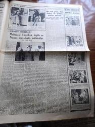 Cumhuriyet Gazetesi - 27  Ağustos 1953 - Amerikalılarla Mali Ve İktisadi Müzakereler - Yeni Amerikan Ankara Büyükelçisi Avra M.  Warren Şerefine Resmi Kabul Fotoğraf - Çanakkale Faciasının Dünkü Duruşması - Doğudan Röportajlar Röportajı Yapan Yaşar Kemal Yazı Dizisi - D.D.T. Mücadelesi Venezuela'da Ölüm Nisbetini Azalttı - İran'da Kızıllarla Mücadele Şiddetlendi - Türkiye İş Bankasının Yıldönümü Kutlandı -  Beyaz Köşkte Oturanlar Yazan Rikkat Köknar Yazı Dizisi - Rusya'da Stalin'in Yakınları Tasfiye Edilmeye Mi Başlandı Yazan Ömer Sami Coşar - Zeynep Kamil Doğum Evinin Temeli Dün Atıldı - Şehir Meclisinin Fevkalade Toplantısı Yazan Burhan Felek - Ses Sanatkarı Necmi Rıza Ahıskan İle Bir Mülakat Röportajı Yapan Şahap Balcıoğlu - Ankara İstanbul Bisiklet Yarışı - Galatasaray Yarın İsrail'e Gidecek - Fenerbahçe Ve Beşiktaş Ankara'ya Gidecek - İstanbul Enternasyonal Tenis Maçları - Günah Yolu Filmi Lüks Sinemasında - Mahkumlar Kervanı Filmi Lale Ve Ar Sinemasında