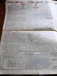 Cumhuriyet Gazetesi - 12 İkinciteşrin (Kasım) 1940 - Her Şey Vatan Müdafaasına Yazan Yunus Nadi Başmakale - İsmet İnönü Atatürk'ün Kabrinde Fotoğraf - Milli Şef İsmet İnönü Dün Tarih Cemiyetinde Dört Saat Meşgul Oldular - Torpilli Motorbot Filoları Tam Yolla Seyrederken Fotoğraf - Molotof Bugün Berlin'de Olacak - Pindos Dağlarından Son Harekatı Gösterir Harita - Rumen Petrol Sahasında Büyük Tahribat - İngiltere'ye Hücum Eden İtalyan Tayyareleri 8 i Düşürüldü - Askerlerimize Yardım Kızılay Hediyelerin Nev'ini Bildirdi - Kalp Paralara Dikkat - Fransa'ya Ne Oldu Yazan Gordon Waterfield Yazı Dizisi - Alman Ablukası Neden Muvaffak Olamıyor - Milli Emlaktaki Suistimal - Servetifünun Uyanış Mecmuasında Porta Şiirine Müstehcen Neşriyat Davası - Pindos Zaferi Yazan Ömer Rıza Doğrul - Leyla İle Mecnun Filmi İpek Sinemasında - Kadın Parmağı Bu Perşembe Akşamı Lale - Paris Delilikleri Bu Akşam Sümer Sinemasında - Ne Çıkar Yazan Burhan Felek Köşe Yazısı - Berlin Türk Kulübünde Atatürk Anması