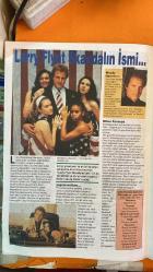 SİNEMA HAFTALIK ANTRAKT GAZETESİ - SAYI : 16 - LIAM NEESON AIDAN QUINN STEPHEN REA ALAN RICKMAN JULIA ROBERTS NEIL JORDAN STEPHEN WOOLLEY JULIS BERTSOT GOLDENTHAL PATRICK DUFENER TONY LAWSON ANTHONY PRATT CHRIS MENGES REDMOND MORRIS ORUÇ APAYDIN GLENN CLOSE GEORGE LUCAS TOM CRUISE EDDIE MURPHY JIM CARREY DENNIS HOPPER LAURA LINNEY NICOLE KIDMAN HARVEY KEITEL JENNIFER JASON LEIGH SEAN BEAN RALPH FIENNES GWYNETH PALTROW JEFF BRIDGES STEVE BUSCEMI JOHN GOODMAN JOHN TURTURRO PETER WEIR ROBIN WILLIAMS GARY OLDMAN DREW BARRYMORE SHELLEY DUVALL LES MAYFIELD IVAN REITMAN BILLY CRYSTAL NASTASSJA KINSKI WOODY ALLEN DEMI MOORE KIRSTIE ALLEY ELIZABETH SHUE SAİM YAVUZ HÜSEYİN KUZU ERSAN ÇONGAR HATİCE SOYSEV DENİZ YAVUZ ELMAS ÖZCAN NİYAZİ EZİLMEZTÜRK - HAFTALIK ANTRAKT VENEDİK FİLM FESTİVALİ EN İYİ FİLM EN İYİ AKTÖR ÖDÜLÜ FESTİVAL BAŞARISI BOX OFFICE BAŞARISI YATIRIM ÇAĞRISI SİNEMA YATIRIMI YENİ SİNEMA SALONLARI OSCAR ADAYLIKLARI YENİ SİNEMA KOMPLEKSLERİ FİLMİN DEVAM VİZYONU HELVA TEZİ   - 12 SAYFA