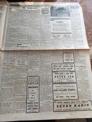 Cumhuriyet Gazetesi - 18 İkinciteşrin (Kasım) 1940 - Harp İktisadiyatı Yazan Yunus Nadi Başmakale - Arnavutluk Topraklarına İntikal Eden Son Muharebe Vaziyeti Harita - Kahraman Mehmetçiğe Kışlık Hediye - Edebi Şef Atatürk'ün Huzurunda Fotoğrafı - İngiltere'nin Taarruz Ordusu Asker Sayısı 5 Milyonu Buluyor - Rusya'da Alman Askeri Fabrikaları İnşası Kararlaşmış - Yugoslavyada Hükümet Faşist Fırkasına Feshetti -  İtalya Akdeniz'de Şimdiden Harbi Kaybetti - Dün Sipahi Ocağı Sahasında Atlı Mania Müsabakalarına Başlanmış Fotoğraf - Fransa'ya Ne Oldu Yazan Gordon Waterfield Yazı Dizisi - Başa Çıkan Ayakkabı Yazan Salahaddin Güngör - Milli Müdafaa Vekili Saffet Arıkan İstanbul'da - Fenerbahçe Beyoğluspor'u Yendi - Galatasaray Vefa İle Berabere Kaldı - Leyla ile Mecnun Bu Çarşamba Alemdar Sinemalarında - Herkesin Bir Emeli Yazan Burhan Felek Köşe Yazısı - Ali Muhiddin Hacı Bekir - Bugünkü Radyo Programı - Merhametten Maraz Yazan Stefan Zweig Yazı Dizisi - Şehir Tiyatrosu Komedi Kısmında Dadı