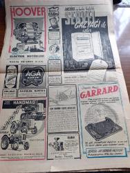 Cumhuriyet Gazetesi - 7 Temmuz 1952 - Amerika Seçimlerinde Çok Mühim Bir Gün - General Eisenhower Bir Seçim Nutku Söylerken Fotoğraf - Belgrad Ankara Ve Atina'ya Yaklaşıyor - Güreş Federasyonu Reisi Sadullah Çiftçioğlu Helsinki'ye Gitmeyecek - Eski Muhariblerin Dünkü Toplantıları - Savcılık Tarafından 4 Firma Hakkında Dava Açıldı - General De Gaulle'ün Partisinde İsyan Çıktı - Şişli Beyazıt Arasında Tünel - Amerika'da Seçimleri Kim Kazanacak Yazan John Gunther Yazı Dizisi - Mesut Bir Sanat Hadisesi Yazan İsmail Habib Sevük - Ruh Gurbetinde Yazan Kerime Nadir Yazı Dizisi - İran'da Musaddık Yeniden Başbakan Oluyor - Cemiyet Tepkisi Azaldı Yazan Burhan Felek Köşe Yazısı - Dünya Tenis Şampiyonluğu - Fenerbahçe Genç Takımlar Yetiştirecek - Koşucu Emil Zatopek Olimpiyatlara Katılıyor - Galata Gençlik Kulübünün Senelik Kongresi - İstanbul Ankara Radyosu Programı - Mücevherlerle İşlenmiş Taçlar Fotoğraf - Nevrol Cemal - Jockey Şemsiye - Zümrüt Yalova Kaplıcaları - Servel Buzdolabı