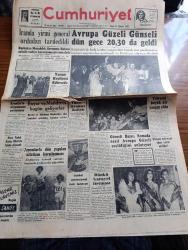 Cumhuriyet Gazetesi - 24 Ağustos 1952 - Avrupa Güzeli Günseli Başar Dün Gece 20,30 da Geldi Fotoğraf - Avrupa Güzellik Kraliçesi Günseli Başar Alkış Sesleri Arasında Uçaktan İnerken Fotoğraf - Celal Bayar Ve Adnan Menderes Bugün Geliyorlar - İran'da Yirmi General Ordudan Taredildi - Yunan Kraliçesi Majeste Frederika Edirne'de Fotoğraf - Günseli Başar Fransa Güzeli ve Yunan Güzeli Romada Taç Giydiği Gece Fotoğraf - Japonlarla Dün Yapılan Atletizm Karşılaşması - Nuh'un Gemisi Peşinde Yazan Yaşar Kemal Yazı Dizisi - Siemens Telefonları - Doktorların Radyoda Şarkı Söylemesi Tenkid Edildi - Ruh Gurbetinde Yazan Kerime Nadir Yazı Dizisi - Köylü Partisinin İlk Kongresi 26 Ekim'de - Tahsin Demiray - Hamiyet Yüceses Şadan Adanalı Ve İsmail Dümbüllü Beşiktaş Bahçesinde - Artık Konuşuyorum Yazan Burhan Felek Köşe Yazısı - İstanbul Enternasyonal Tenis Turnuvası - Onuncu Santraç Olimpiyatı - Hamiyet Yüceses Hacer Buluş Saime Sinan Mefharet Yıldırım Cağaloğlu Çiftesaraylar Bahçesinde