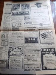 Cumhuriyet Gazetesi - 9 Mart 1948 - Bocalama Yazan Nadir Nadi Başmakale - Demokrat Parti Genel Merkezinde Dünkü Hummalı Faaliyet - Üsküdar Demokratlarının Osman Nuri Köni'ye Çektikleri Telgraf - Finlandiya Rusya İle Müzakereye Razı Oldu - İsmet İnönü Ankara'ya Döndü - Yüce Divanda Dünkü Hararetli Duruşma - İl Bandito Filmi Şark Sinemasında - Goebbels'in Hatıraları Yazı Dizisi - Amerikan Yardım Malzemesinden İlk Parti Geliyor - Bir Bolşevik Suikastı Mi - Huzur Yazan Ahmet Hamdi Tanpınar Yazı Dizisi - Et Toptancıları Meydan Okuyorlar - Hırpanilik Yazan Burhan Felek Köşe Yazısı - Harmankaya Filmi Şarkılar Safiye Ayla - Şehir Komedi Tiyatrosu Kaş Yapayım Derken - Çıldıran Kadın Filmi Taksim Sinemasında - 44. İlkokul Aile Birliğinin Tertiplediği Büyük Konser Leyla Gencer Ferdi Statser Ve Muhiddin Sadak İnci Sinemasında - Bugünkü Radyo Programı - Bizerba Otomatik Baskülleri - Odeon Yeni Çıkan Plaklar - Müzeyyen Senar Işıl Gittin Bu Gidiş Plağı - Hamiyet Yüceses - Borsa