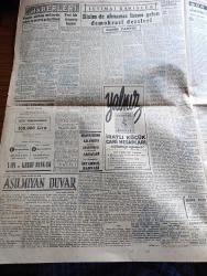 Cumhuriyet Gazetesi - 30 Haziran 1955 - Osman Bölükbaşı Beklenen Siyasi Nutkunu Söyledi - Kasım Gülek Hakkında Tahkikat - Türkiye Irak Ve Pakistan Arasında Müzakereler - Majeste Irak Kralı 2. Faysal Ziraat Fakültesinde Fotoğraf - Bizde Çocuk Ölümleri Yüzde 50 Artmış - Kıbrıs Mücadelesi İçin Atina'da Para Toplanıyor - Manisa Tarzanı Ahmet Bedevi Fotoğraf - Aşılmayan Duvar Yazan Berin Büktaş Yazı Dizisi - Türkiye İş Bankası - Öyle Değil Arkadaşlar Yazan Burhan Felek Köşe - Monte Karlo Perisi Elhamra Sinemasında - Resimli Roman Gizli Define Yazan George Simenon - İstanbul Ankara Radyosu Programı - Esrarlı Meşhur Davalar Yazan Tevfik Sadullah - Kedi Pençesi Çeviren B. F. Yazı Dizisi - Millî Futbol Takımımız Bu Gece Yarısı Geliyor - Boğaziçi Güzelhisarda Modern Bir Site Kurulmaktadır