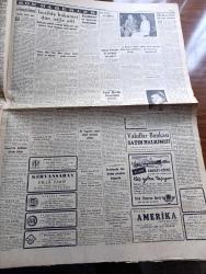 Cumhuriyet Gazetesi - 30 Haziran 1955 - Osman Bölükbaşı Beklenen Siyasi Nutkunu Söyledi - Kasım Gülek Hakkında Tahkikat - Türkiye Irak Ve Pakistan Arasında Müzakereler - Majeste Irak Kralı 2. Faysal Ziraat Fakültesinde Fotoğraf - Bizde Çocuk Ölümleri Yüzde 50 Artmış - Kıbrıs Mücadelesi İçin Atina'da Para Toplanıyor - Manisa Tarzanı Ahmet Bedevi Fotoğraf - Aşılmayan Duvar Yazan Berin Büktaş Yazı Dizisi - Türkiye İş Bankası - Öyle Değil Arkadaşlar Yazan Burhan Felek Köşe - Monte Karlo Perisi Elhamra Sinemasında - Resimli Roman Gizli Define Yazan George Simenon - İstanbul Ankara Radyosu Programı - Esrarlı Meşhur Davalar Yazan Tevfik Sadullah - Kedi Pençesi Çeviren B. F. Yazı Dizisi - Millî Futbol Takımımız Bu Gece Yarısı Geliyor - Boğaziçi Güzelhisarda Modern Bir Site Kurulmaktadır