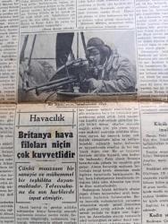 Cumhuriyet Gazetesi - 20 İkinciteşrin (Kasım) 1940 - Mussolini'nin Nutku Yazan Nadir Nadi Başmakale - Hava Taarruzuna Karşı Şehirlerde Işık Söndürülmesine Yarından İtibaren Başlanıyor - Koruma Kanunu Tadil Ediliyor - İtalya Hükümeti Yugoslavyaya Tarziye Verdi  - Mussolini'nin Nutku Çok Fena Karşılandı - Amerika'da Nazi Teşkilatına Karşı Tedbirler - Bulgar Kralı Da Hitler Gizlice Bir Mülakat Yaptı - Görice Harbi Hala Bir Netice Vermedi - Hitler Kral Boris'in Ciano İle Suner'in Eski Mülakatlarından Fotoğraf - Fransa'ya Ne Oldu Yazan Gordon Waterfield Yazı işleri - Bir İngiliz Avcısı Fotoğraf - Bir Aşkın Hikayesi Yazan Mahmut Yesari Yazı Dizisi - Maskeli 12 Lee Alkazar Sinemasında - Büyük Aşk Turan Ve Azak Sinemasında - Yıldız Sultan Filmi Taksim Sinemasında - Leyla İle Mecnun Filmi Milli Ve Alemdar Sinemalarında - Ciğer Yazan Burhan Felek Köşe Yazısı - Pürgolin Gazozlu Müshil Limonatası - Odeon Yeni Çıkan Lüks Plaklar Küçük Melahat - Bugünkü Radyo  - Merhametten Maraz Yazan Stefan Zweig