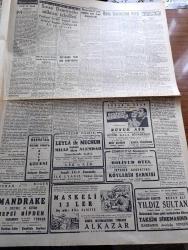 Cumhuriyet Gazetesi - 20 İkinciteşrin (Kasım) 1940 - Mussolini'nin Nutku Yazan Nadir Nadi Başmakale - Hava Taarruzuna Karşı Şehirlerde Işık Söndürülmesine Yarından İtibaren Başlanıyor - Koruma Kanunu Tadil Ediliyor - İtalya Hükümeti Yugoslavyaya Tarziye Verdi  - Mussolini'nin Nutku Çok Fena Karşılandı - Amerika'da Nazi Teşkilatına Karşı Tedbirler - Bulgar Kralı Da Hitler Gizlice Bir Mülakat Yaptı - Görice Harbi Hala Bir Netice Vermedi - Hitler Kral Boris'in Ciano İle Suner'in Eski Mülakatlarından Fotoğraf - Fransa'ya Ne Oldu Yazan Gordon Waterfield Yazı işleri - Bir İngiliz Avcısı Fotoğraf - Bir Aşkın Hikayesi Yazan Mahmut Yesari Yazı Dizisi - Maskeli 12 Lee Alkazar Sinemasında - Büyük Aşk Turan Ve Azak Sinemasında - Yıldız Sultan Filmi Taksim Sinemasında - Leyla İle Mecnun Filmi Milli Ve Alemdar Sinemalarında - Ciğer Yazan Burhan Felek Köşe Yazısı - Pürgolin Gazozlu Müshil Limonatası - Odeon Yeni Çıkan Lüks Plaklar Küçük Melahat - Bugünkü Radyo  - Merhametten Maraz Yazan Stefan Zweig