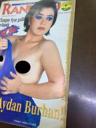 RANDEVU, MAGAZİN DERGİSİ - 25 NİSAN 1998 - AYDAN BURHAN'IN ÖZEL POZ FOTOĞRAFLARI , MAHALLENİN MUHTARLARI DİZİSİNİN FADİME'Sİ - MELTEM CUMBUL - NURETTİN SOYDAN - EBRU DESTAN & OZAN - OLCAY ASLAN - EBRU GÜNDEŞ - ÖMER DURAK - SAFİYE SOYMAN - ÖZLEM BASMAZ - İBRAHİM TATLISES - YILDIZ TİLBE - İSMAİL TÜRÜT - EBRU YAŞAR - SİBEL CAN HİSAR'I SALLADI - NEJAT YAVAŞOĞULLARI - BARIŞ MANÇO - CANDAN ERÇETİN - İLHAN İREM'E BASIN ÖDÜLÜ - OKAY TEMİZ - SİBEL TÜZÜN RÖPORTAJI - SEVDA DEMİREL RÖPORTAJI ve FOTOĞRAFLARI - DEMET ŞENER - ERDAL ACAR - EBRU CÜNDÜNEYOĞLU - MİRKELAM - ERCAN SAATÇİ - AYNA GRUBU, CEMİL RÖPORTAJI - SEDA AKSEL - EBRU DİKİŞ - SEVDA AKSEL - YAVUZ AZİZ, İLGİ YÜCE, ALTUĞ PAKEL - BESTE BİLEN - DENİZ ÖZKÖK - ÇAĞLA AKTAY, ERKAN BARIŞ, MİNE AYMAN, HAKAN PEKER - KADİR İNANIR TURKAN ŞORAY'A KIZGIN - RECEP TAYYİP ERDOĞAN'IN KIYDIĞI NİKAHTA TOLGA AĞAR ve ÖZLEM ALTINDAĞ EVLENDİLER - İBRAHİM TATLISES - YASEMİN KOŞAL - ADNAN ŞENSES - GÜLMAN KUDİMER - SİNEM TİRİTOĞLU - BERNA OKUR, MURAT NİYAZİOĞLU