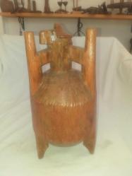 ''Eski çamlar bardak oldu'' atasözündeki bardak...Yörük işi, heykel gibi, üç ayaklı, Osmanlı ahşap testi...