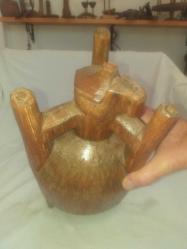 ''Eski çamlar bardak oldu'' atasözündeki bardak...Yörük işi, heykel gibi, üç ayaklı, Osmanlı ahşap testi...