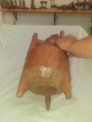 ''Eski çamlar bardak oldu'' atasözündeki bardak...Yörük işi, heykel gibi, üç ayaklı, Osmanlı ahşap testi...