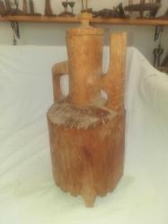 ''Eski çamlar bardak oldu'' atasözündeki bardak...Heykel gibi, üç ayaklı ahşap ibrik...Yörük işi , Osmanlı dönemi