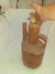 ''Eski çamlar bardak oldu'' atasözündeki bardak...Heykel gibi, üç ayaklı ahşap ibrik...Yörük işi , Osmanlı dönemi