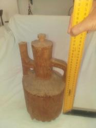 ''Eski çamlar bardak oldu'' atasözündeki bardak...Heykel gibi, üç ayaklı ahşap ibrik...Yörük işi , Osmanlı dönemi