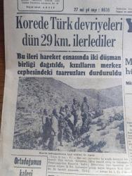 Cumhuriyet Gazetesi - 19 Şubat 1951 - Ortadoğu'nun Kalesi Yazan Abidin Daver Başmakale - Kore'de Türk Devriyeleri Dün 29 Km. İlerlediler Fotoğraf - Yeni Bütçe Müzakerelerinde Bugün 15 te Başlanıyor - Kore'ye Girenlere Mesaj - Marshall Planı Türkiye Temsilcisi Mr. Russell Dior Türkiye'de Fotoğraf - Elçiler Konferansının İkinci Safhası Başlıyor - İran Şahı Mohammed Rıza Pehlevi Süreyya İsfendiyar İle Tahran'da Evlendi - Süreyya İsfendiyar'ın Gelinliğini Christian Dior Dikti Fotoğrafı - Tan Matbaasında Yangın - Vasfi Rıza Zobu'nun Bir Mektubu - Bahar Yazdan Sonra Geldi Nakleden Vahdet Gültekin Yazı Dizisi - Telefonlarımız Yazan Burhan Felek Köşe Yazısı - Kore'den Türkiye'dekilere Mektup - Türkiye'den Koredekilere Mektup - Udi Hrant Topluluğu Pangaltı İnci Sinemasında - İstanbul Ankara Radyosu Programı - Orion Radyoları - Fenerbahçe Beşiktaş 1 1 Berabere Kaldılar Fotoğraf - Dünkü Maçta Kamil Kafa İle Fenerbahçe'nin Golünü Atarken Fotoğrafı - Cumartesi Yapılan Boks Maçlarının Tenkidi