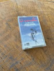 ZÜLFÜ LİVANELİ - GÖKYÜZÜ HERKESİNDİR - KASET