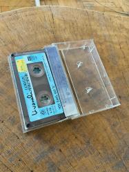 ZÜLFÜ LİVANELİ - GÖKYÜZÜ HERKESİNDİR - KASET